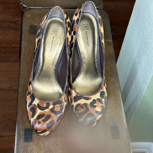 INC Leopard Brown Pumps 8M - Picture 2 of 6